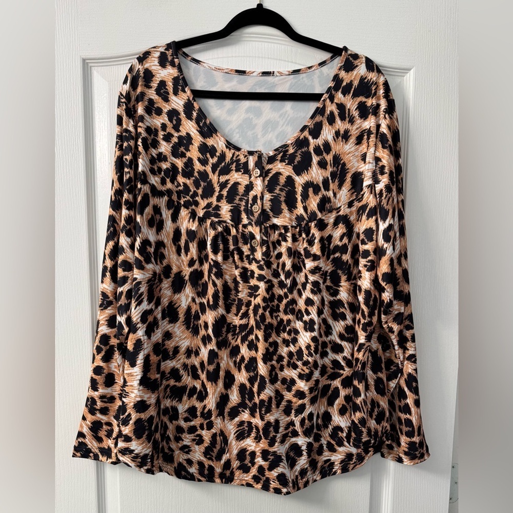 Leopard Print Long Sleeve Lightweight Women's Top Plus Size
